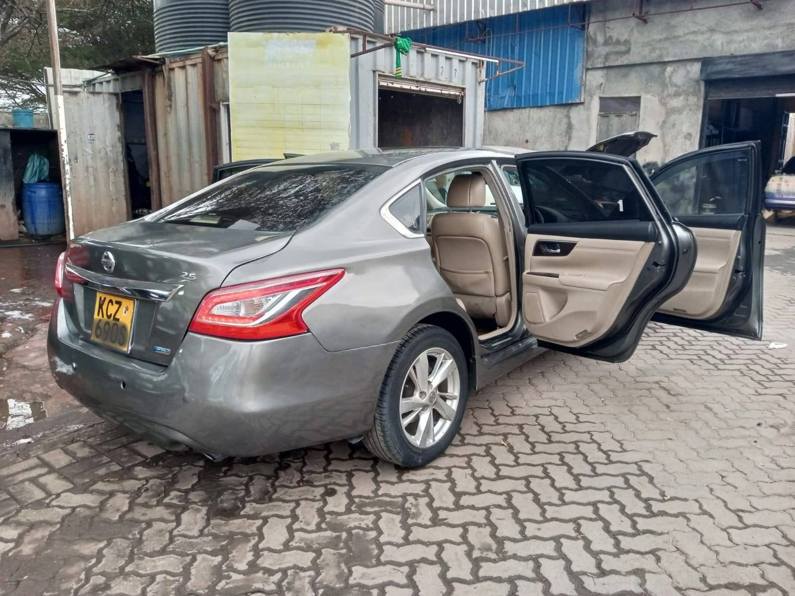 Nissan Teana image 3